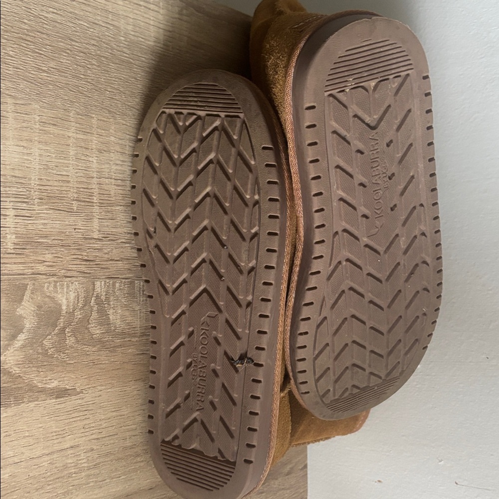 Koolaburra by UGG Suede Tan Short Winter Boots - Picture 6 of 7